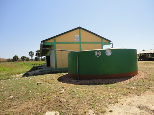 Citerne d'approvisionnement en eau potable à l'école Citerne d'approvisionnement en eau potable à l'école