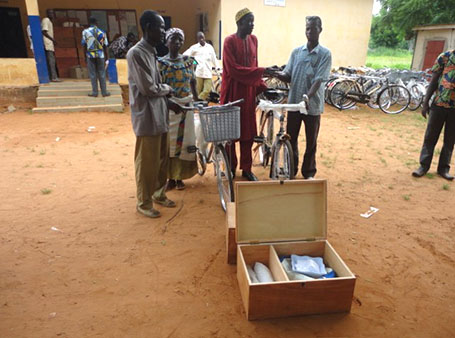 Remise de matériel aux agents de santé communautaire dans le cadre du projet PF Remise de matériel aux agents de santé communautaire dans le cadre du projet PF
